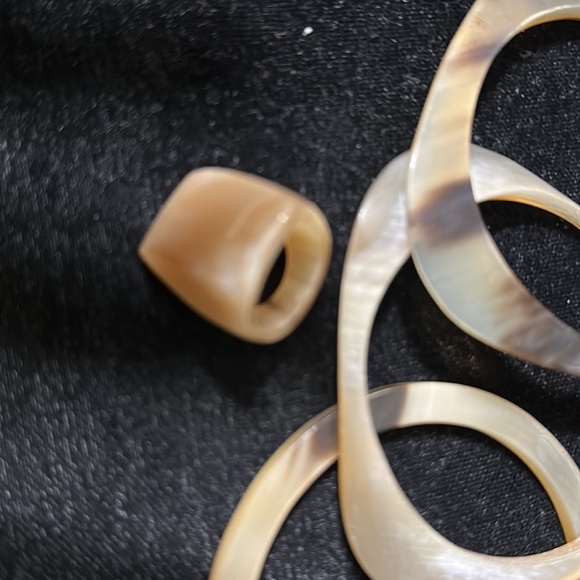 Buffalo horn bracelet Size  6.35 cm and ring size 7. - Picture 3 of 4